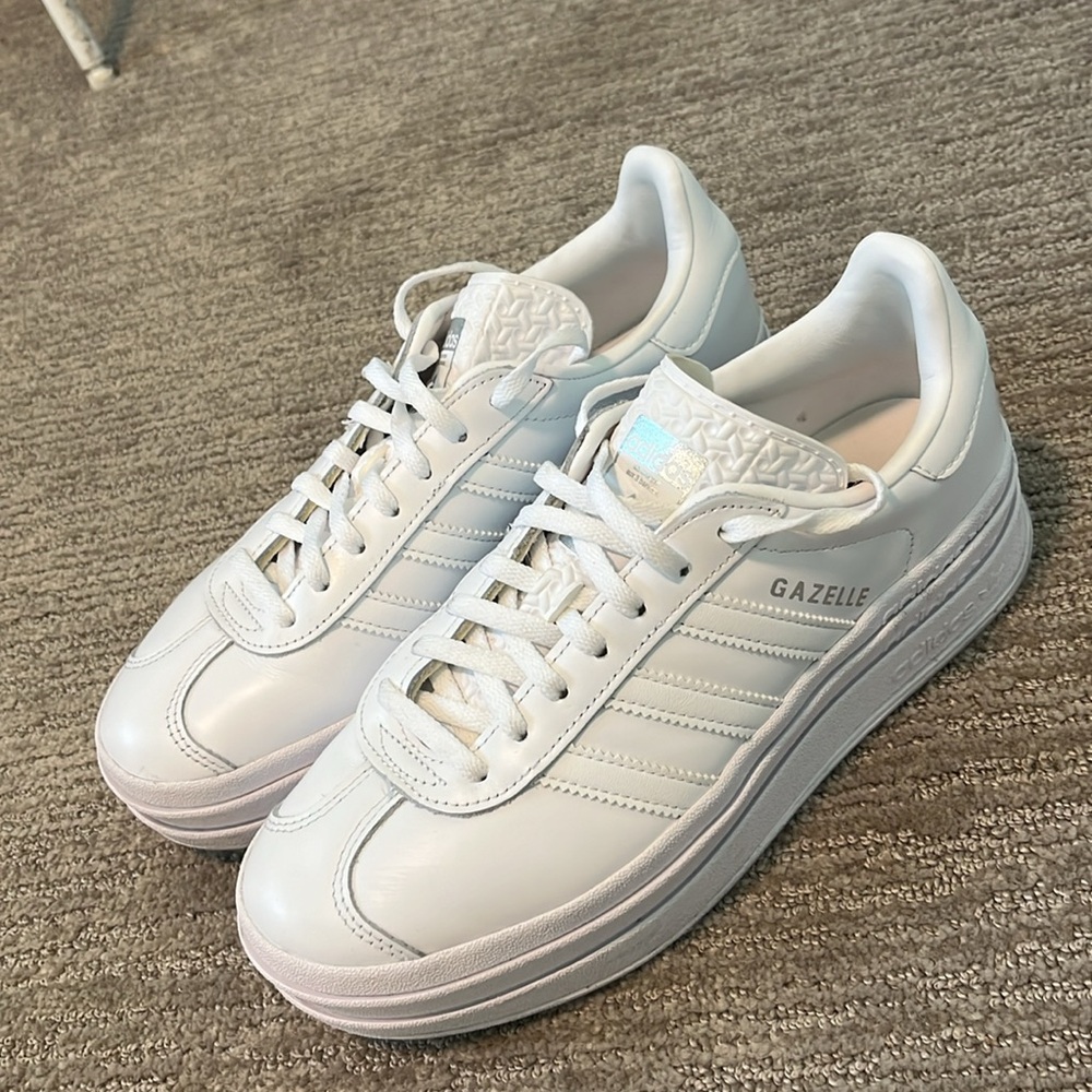 White adidas gazelles